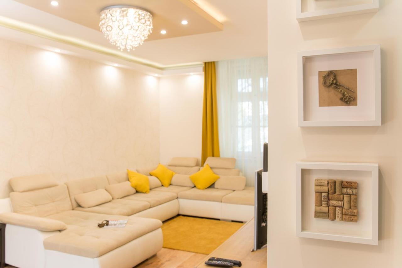 Cork Apartman Егер Екстериор снимка