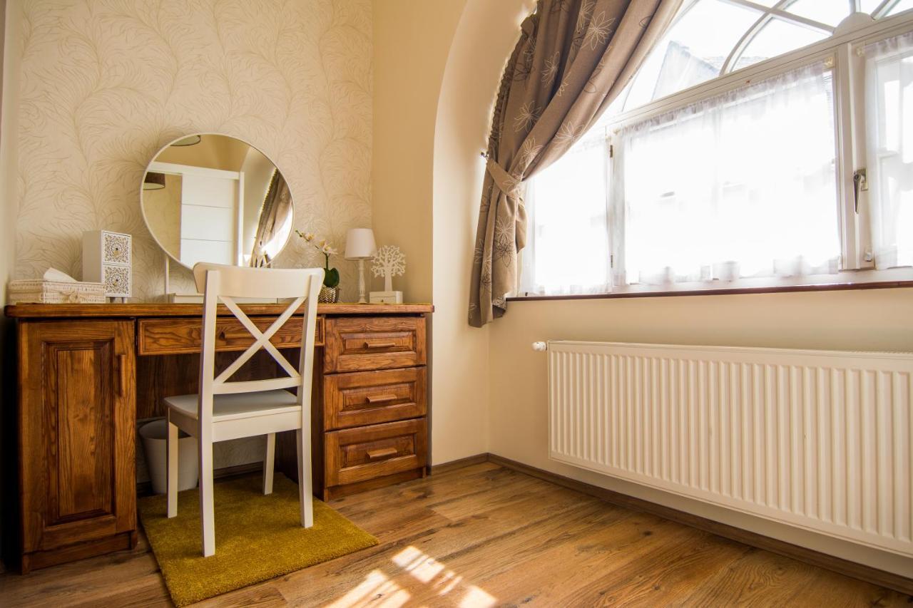 Cork Apartman Егер Екстериор снимка