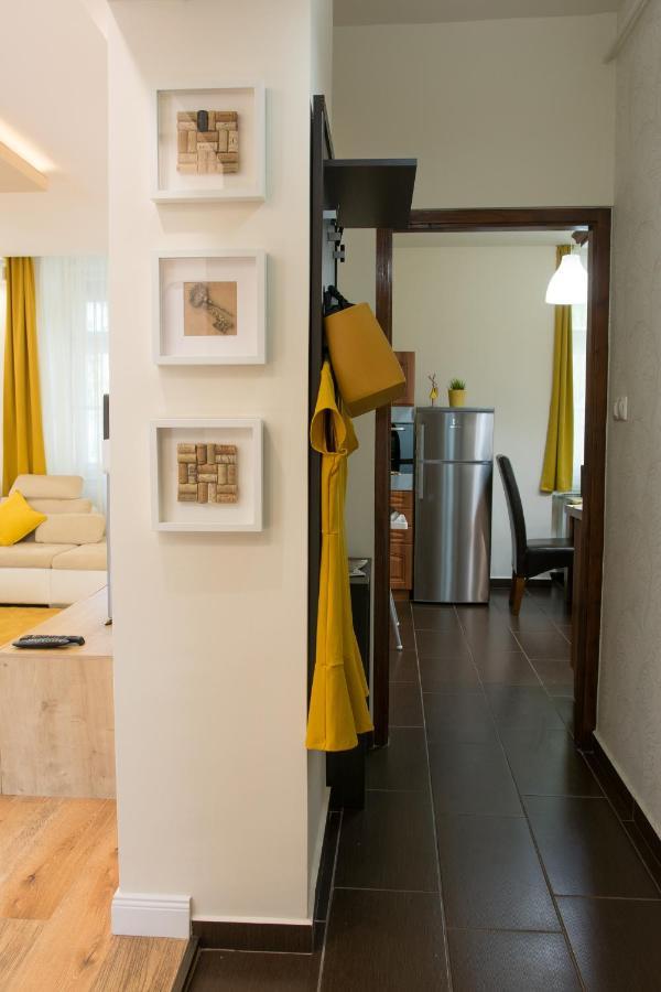 Cork Apartman Егер Екстериор снимка