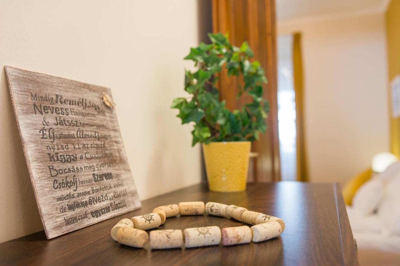 Cork Apartman Егер Екстериор снимка