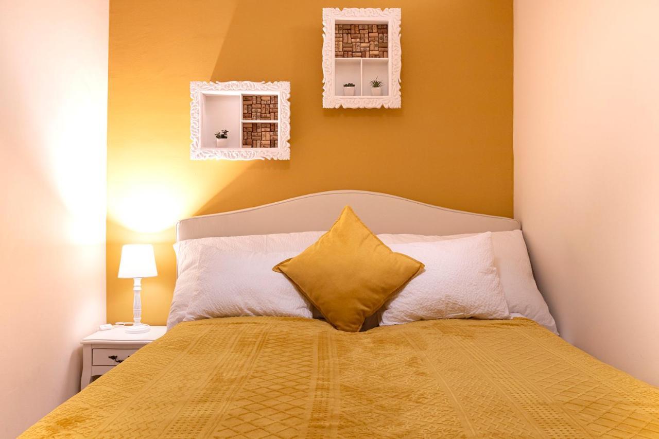 Cork Apartman Егер Екстериор снимка