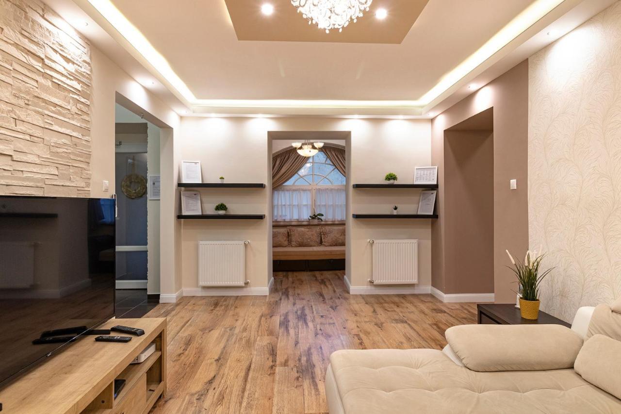 Cork Apartman Егер Екстериор снимка