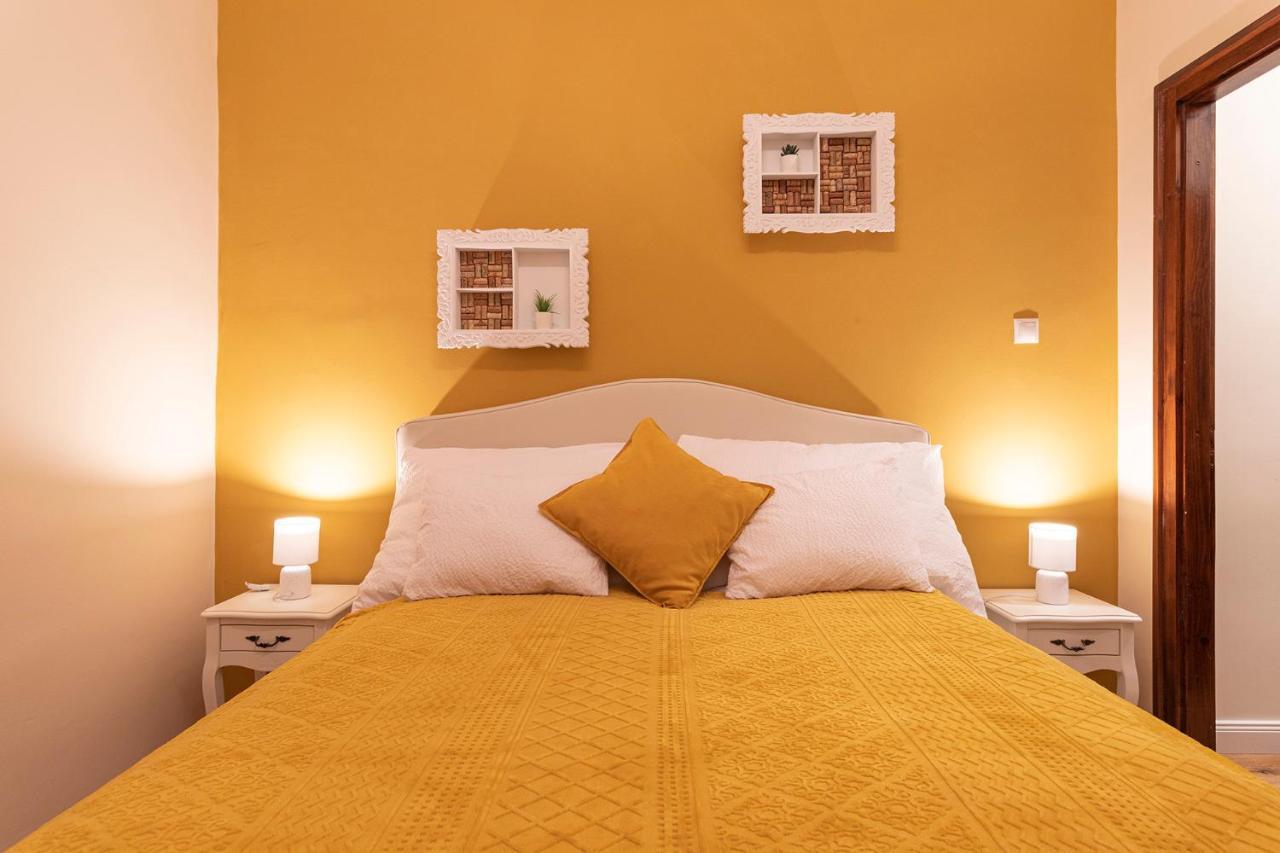 Cork Apartman Егер Екстериор снимка